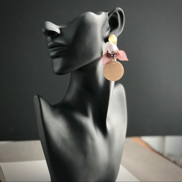 Floral earrings with wood pendant - Picture 1 of 14